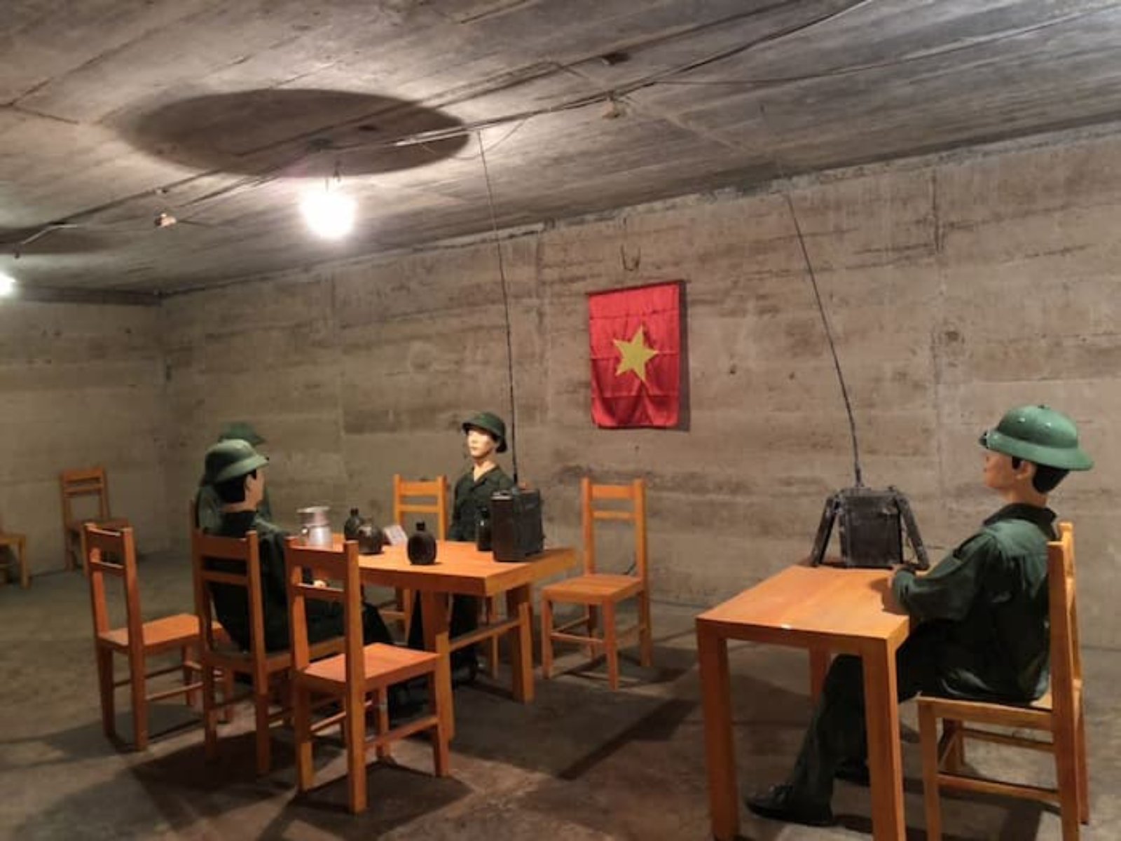 Kh&aacute;m Ph&aacute; Hang Qu&acirc;n Y