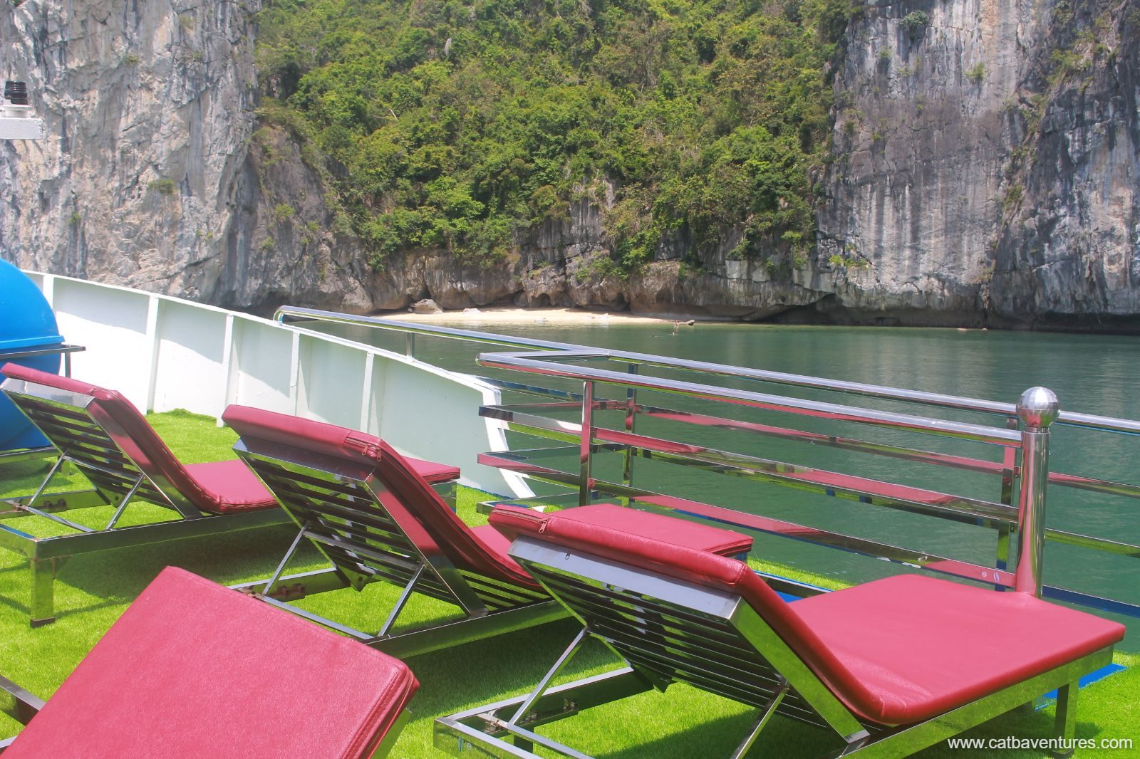 tau-du-lich-cat-ba-ventures-006