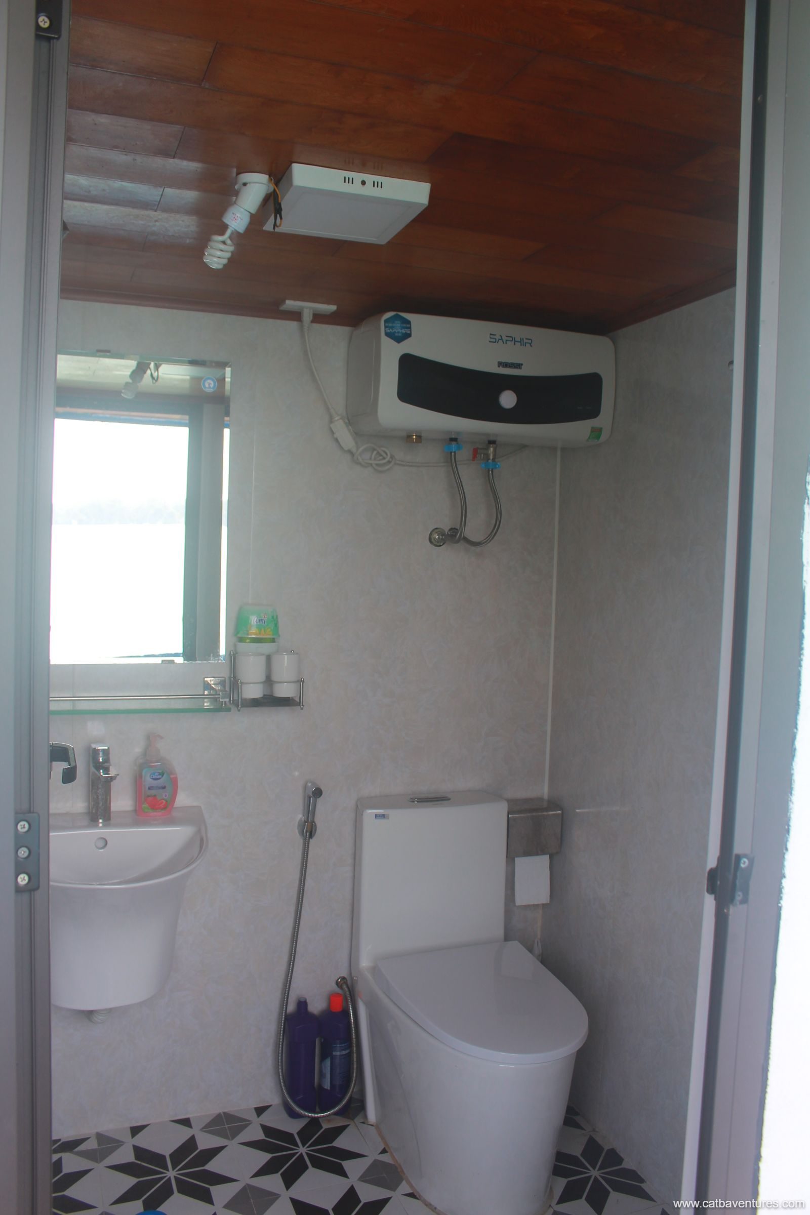 tau-du-lich-cat-ba-ventures-010