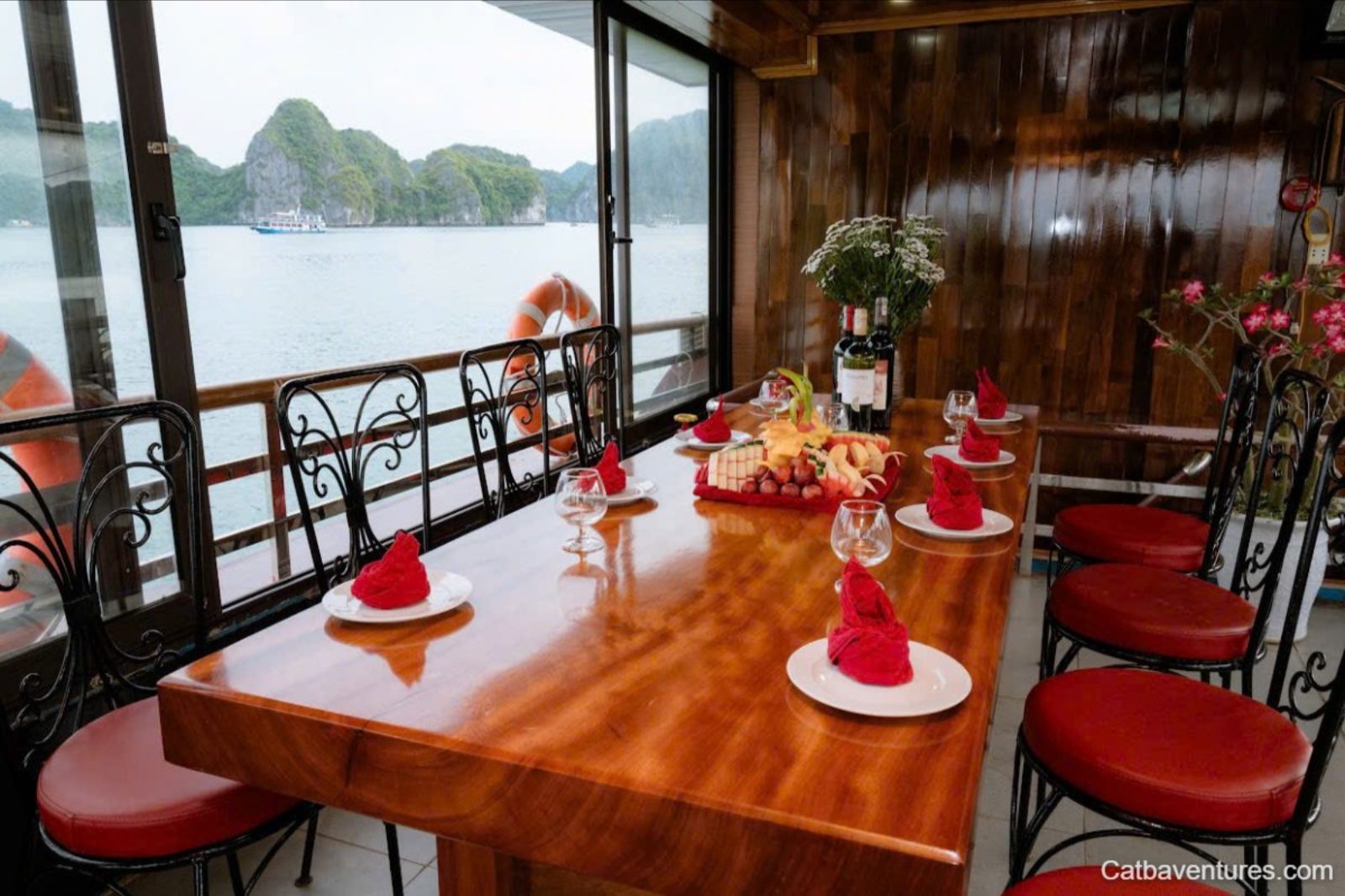 tau-du-lich-dao-ngoc-gia-dinh-009