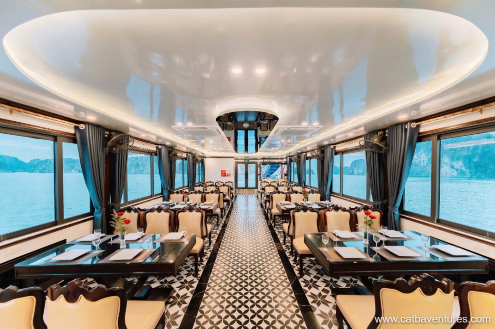 tau-du-lich-lan-ha-xanh-004