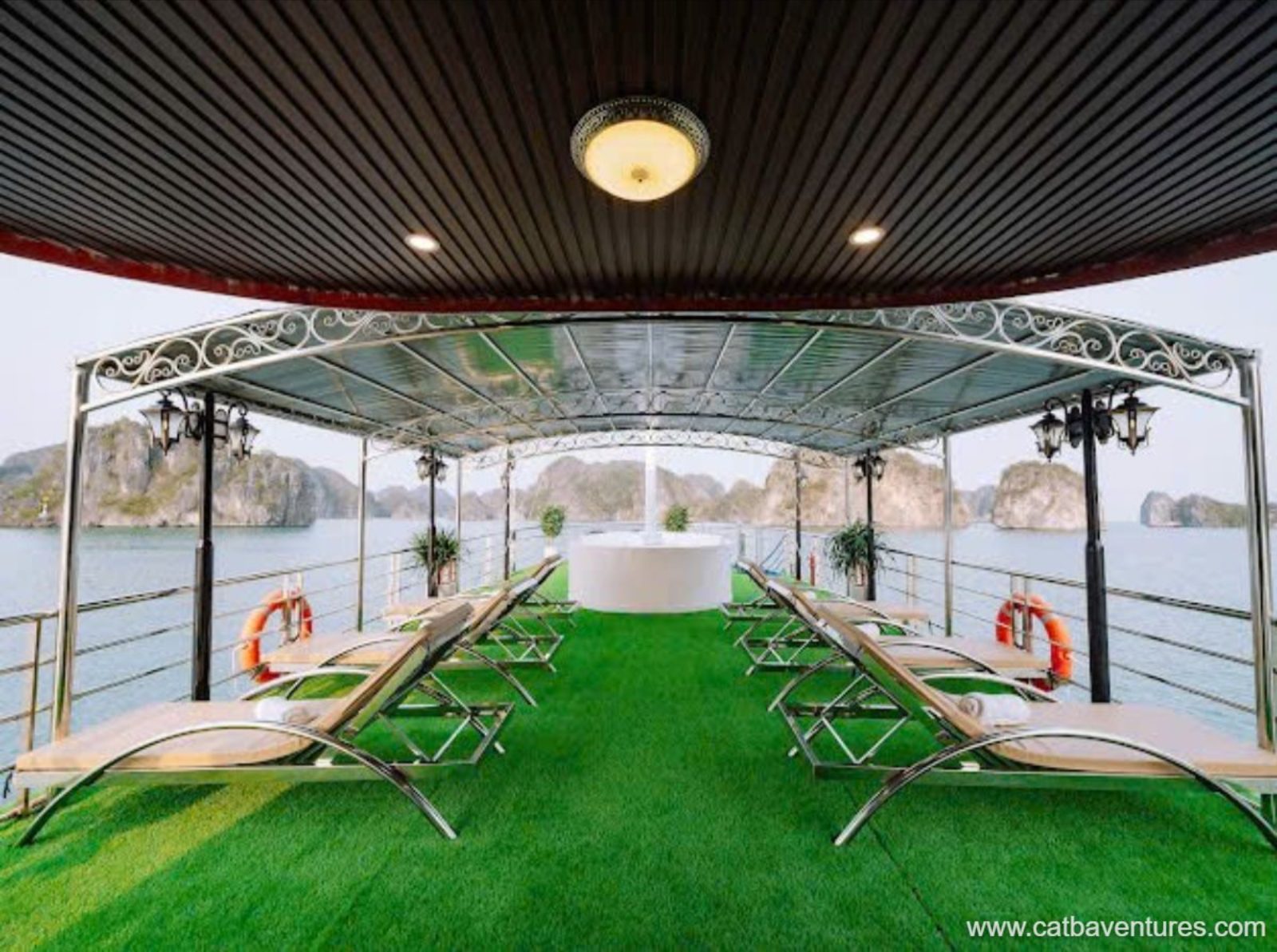 tau-du-lich-lan-ha-xanh-008